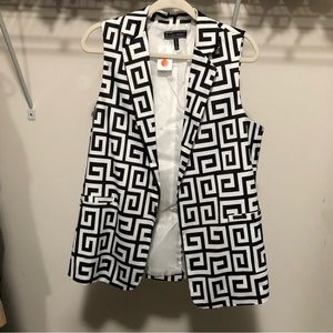 FEMME - BLACK AND WHITE SLEEVELESS BLAZER Vest